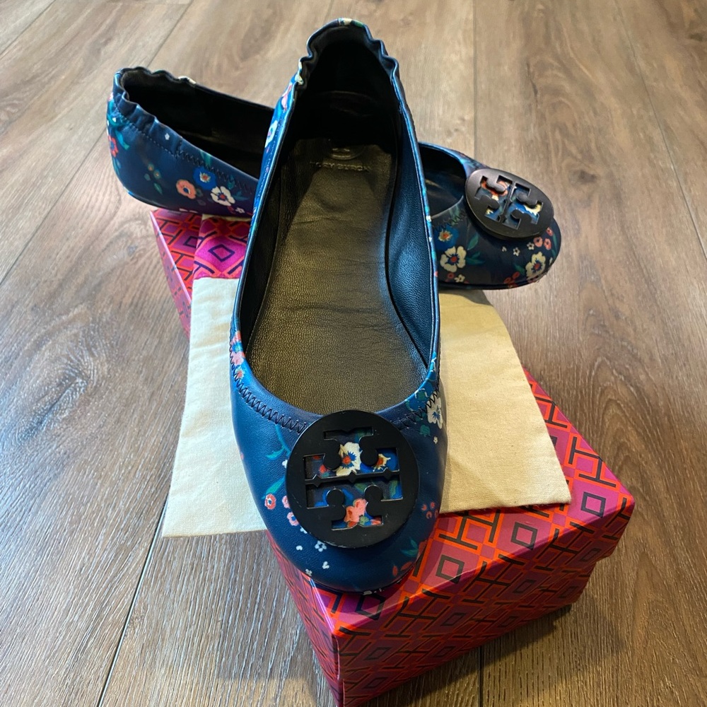 Tory Burch - Minnie Travel Ballet Flat | Color: Pansy Bouquet - Size 8